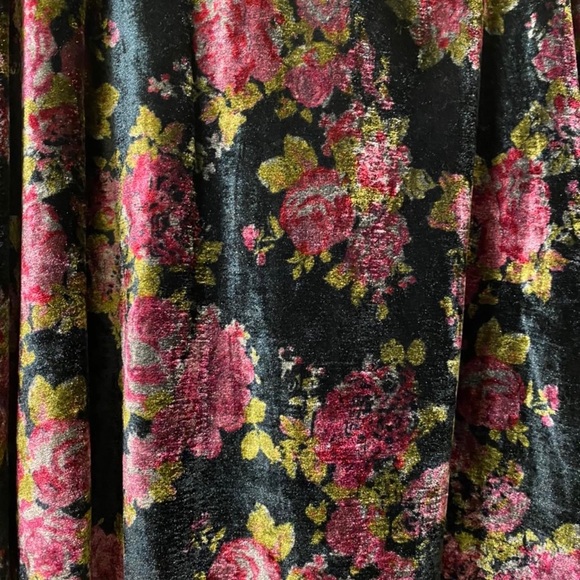 Velvet Floral Skirt - Picture 3 of 3